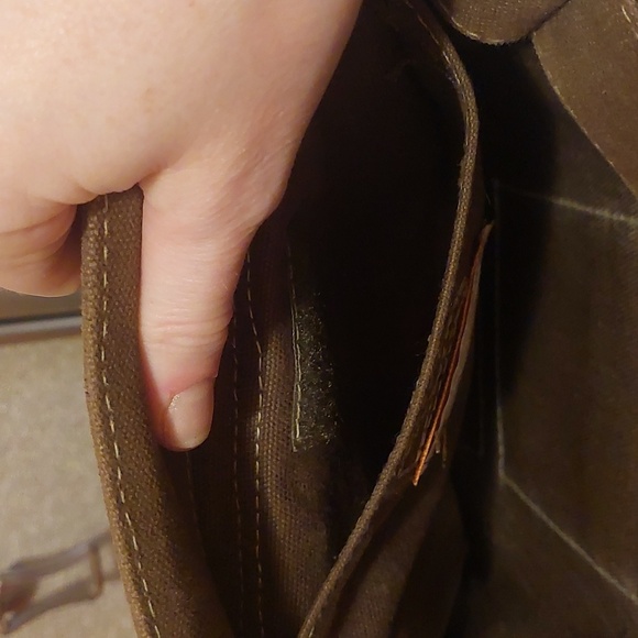 Mountain Leather Design Cross Body Bag - Picture 7 of 9